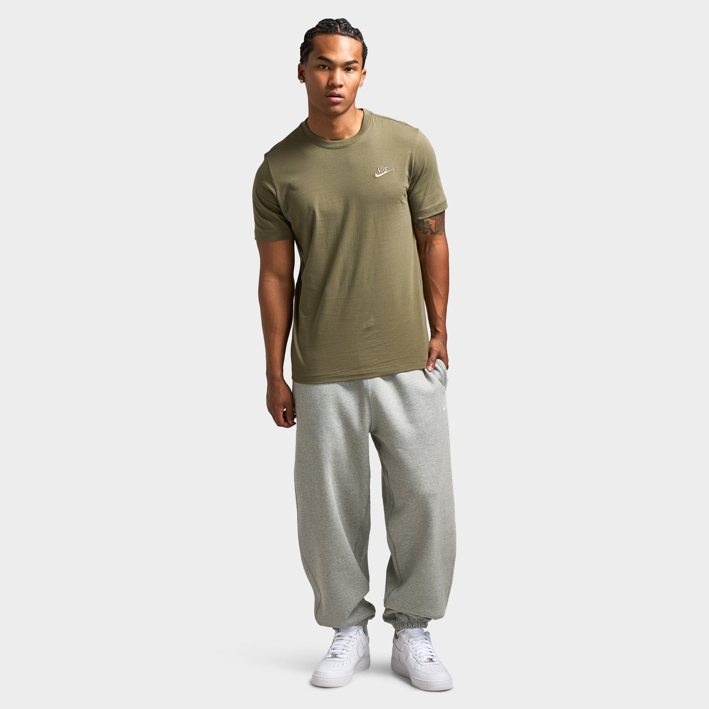 Nike Sportswear Club t-shirt Olive moyen / Beige parachute