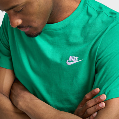Nike Sportswear Club T-Shirt / Stadium Green