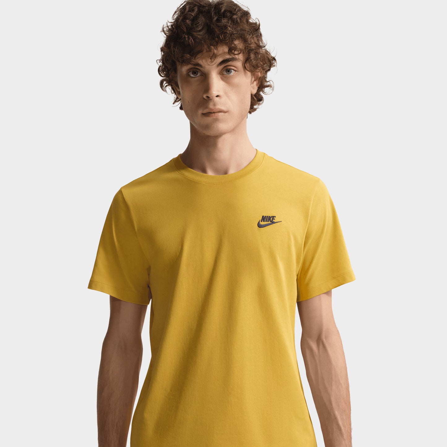 Nike Sportswear Club T-Shirt / Yellow