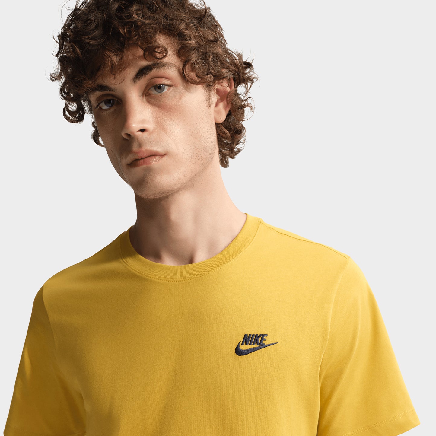 Nike Sportswear Club T-Shirt / Yellow