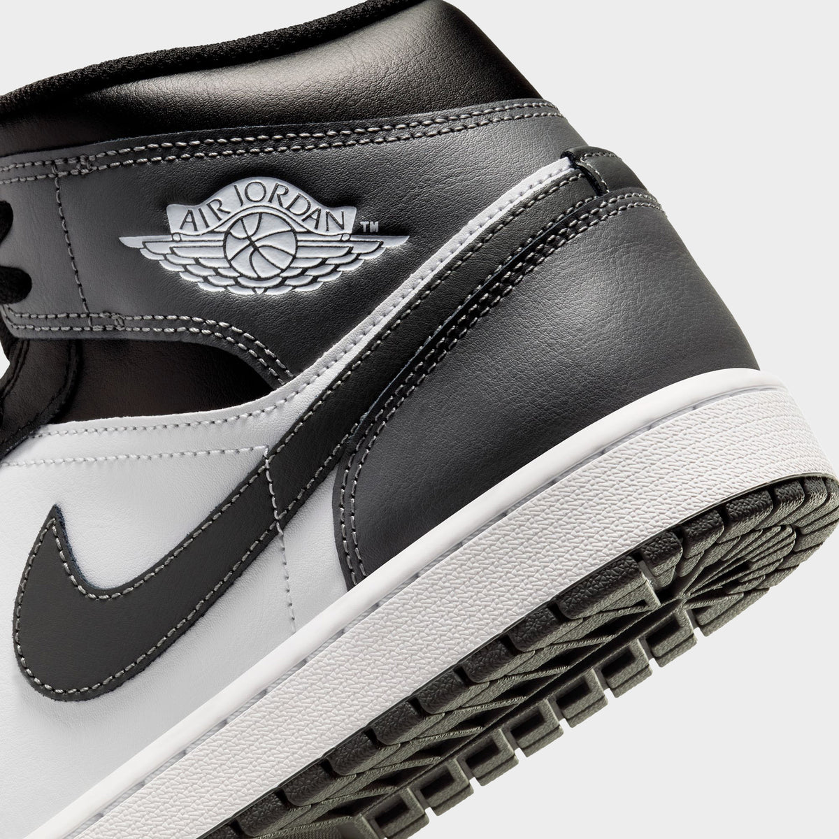 Jordan 1 Mid Black / Iron Grey - White