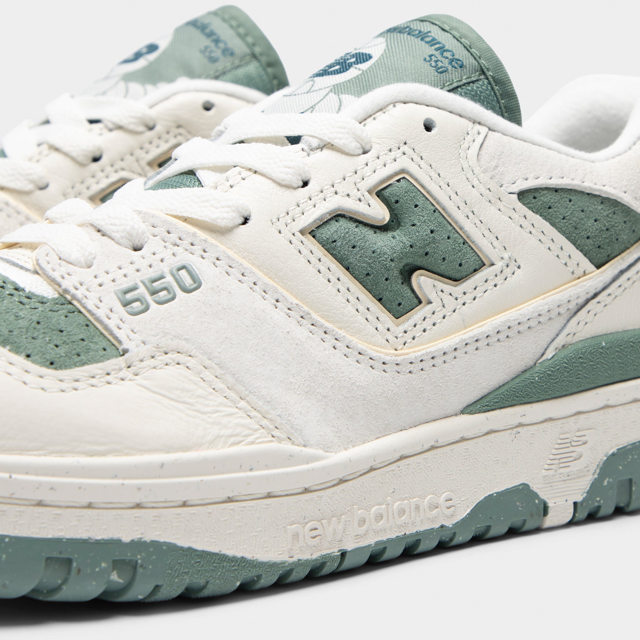 New Balance Women's 550 Sea Salt / Dark Juniper – JD Sports