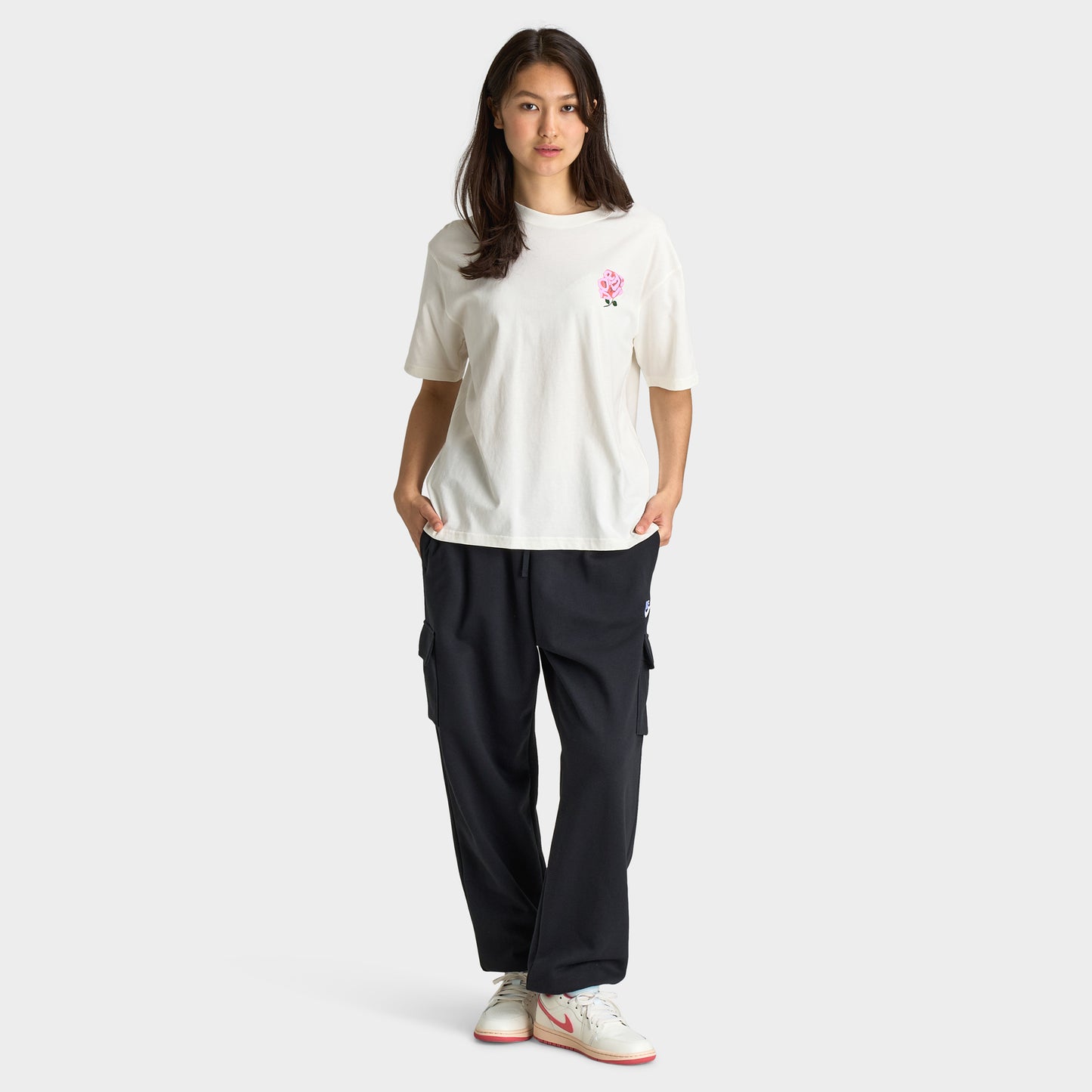 Nike Sportswear Women's Club Fleece Mid-Rise Oversized Cargo Sweatpants Black / White