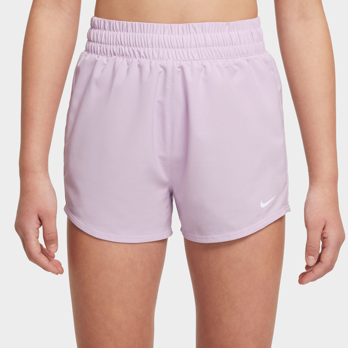 Nike One Filles Dri-FIT Short d'entraînement tissé à taille haute Poupée / Blanc