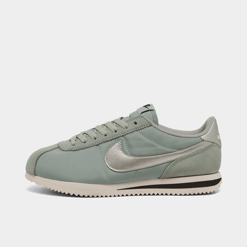 Nike classic verde hotsell