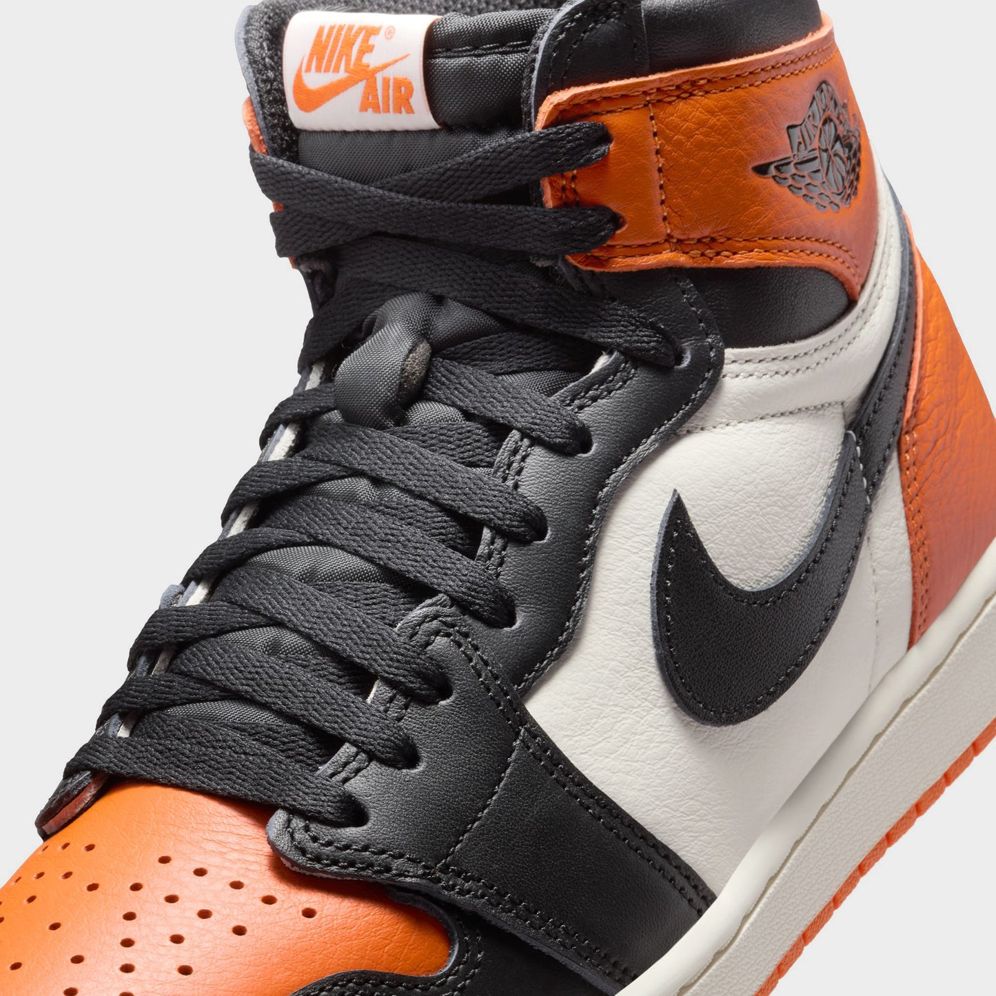 Jordan 1 Retro High OG Black / Sail - Starfish