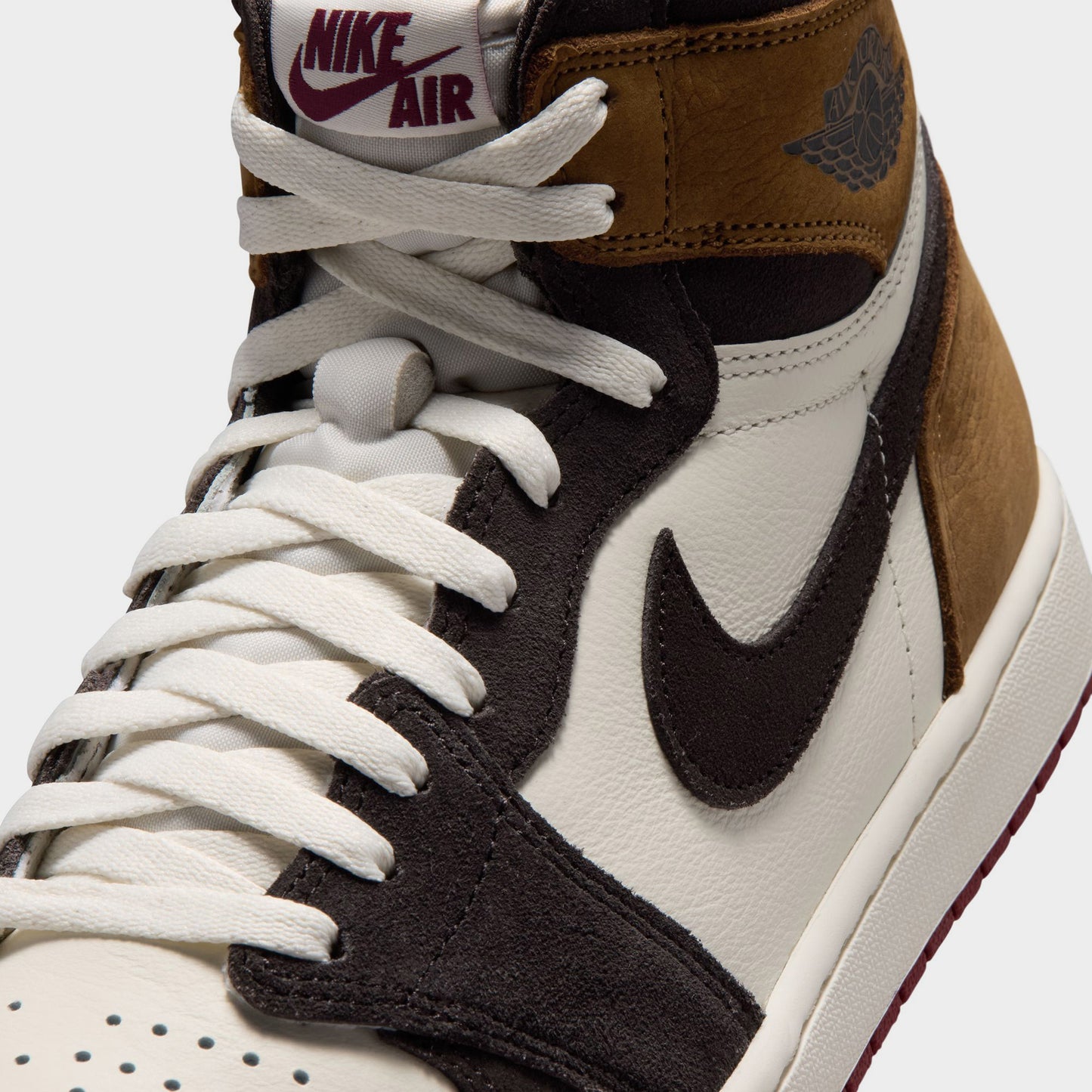 Jordan 1 Retro High OG Brun foncé / Rouge équipe - Beige clair britannique