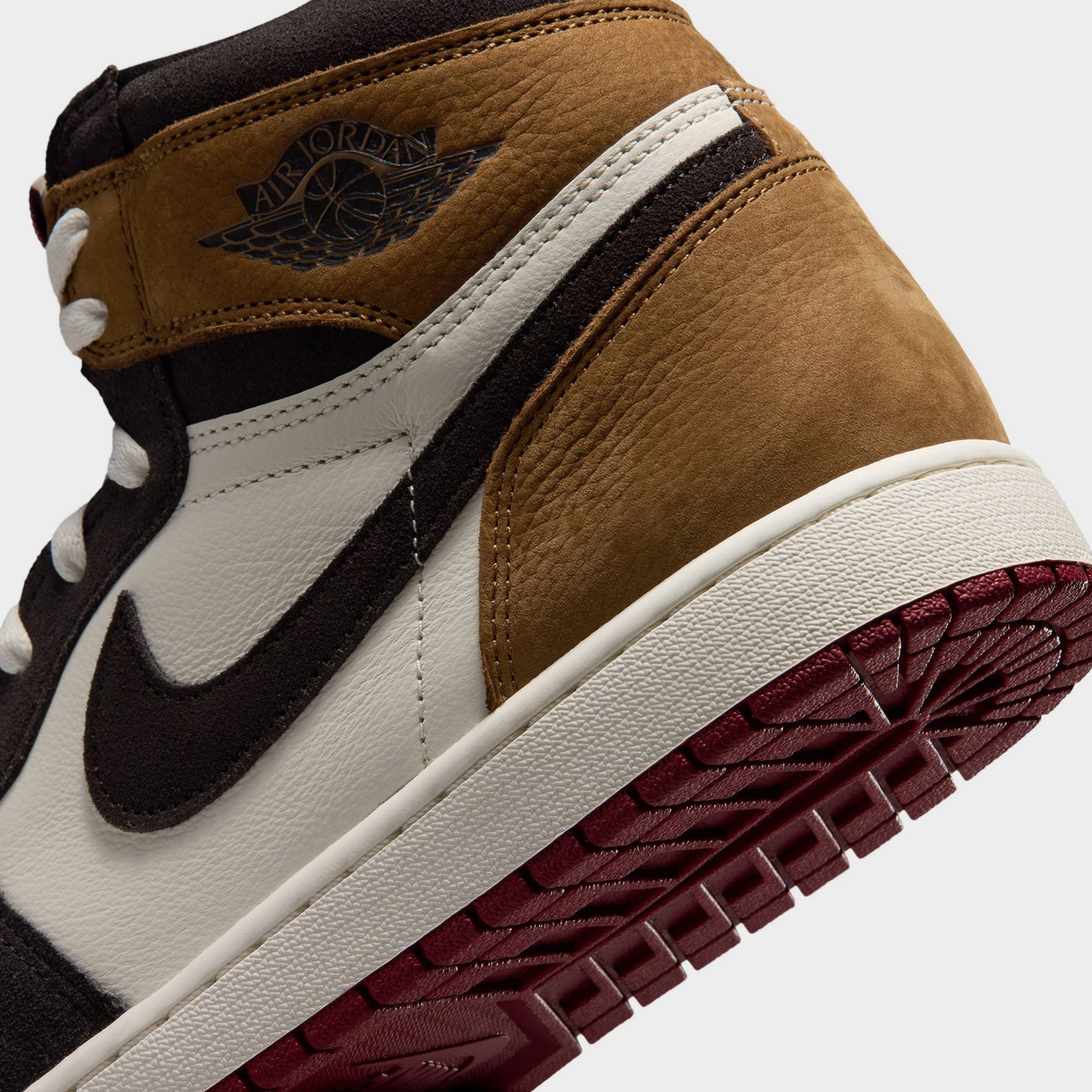 Jordan 1 Retro High OG Brun foncé / Rouge équipe - Beige clair britannique