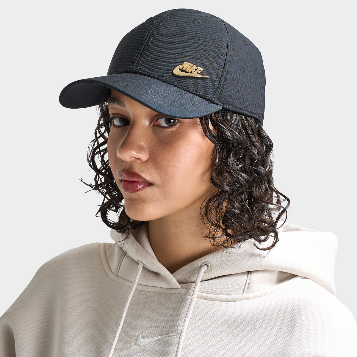 Nike Structured Metal Logo Cap Black Metallic Gold – JD Sports