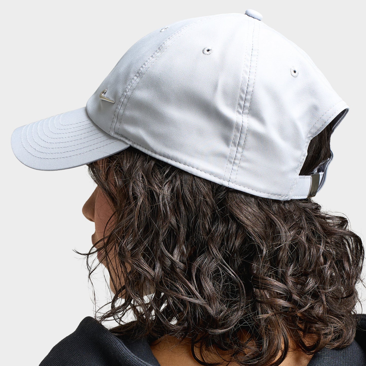 Nike Club Unstructured Métal Swoosh Casquette Gris / Noir