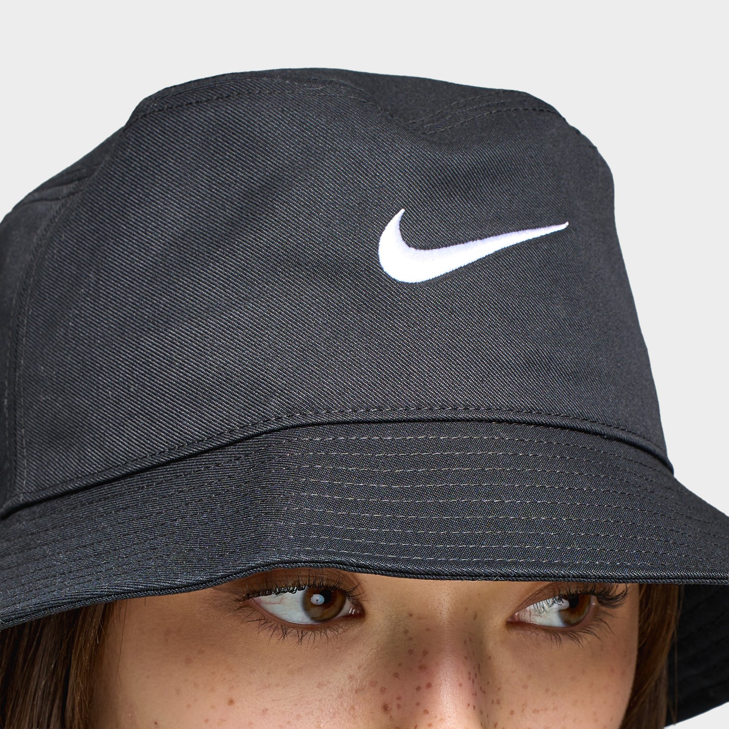 Nike Apex Swoosh Bucket Hat Black / White