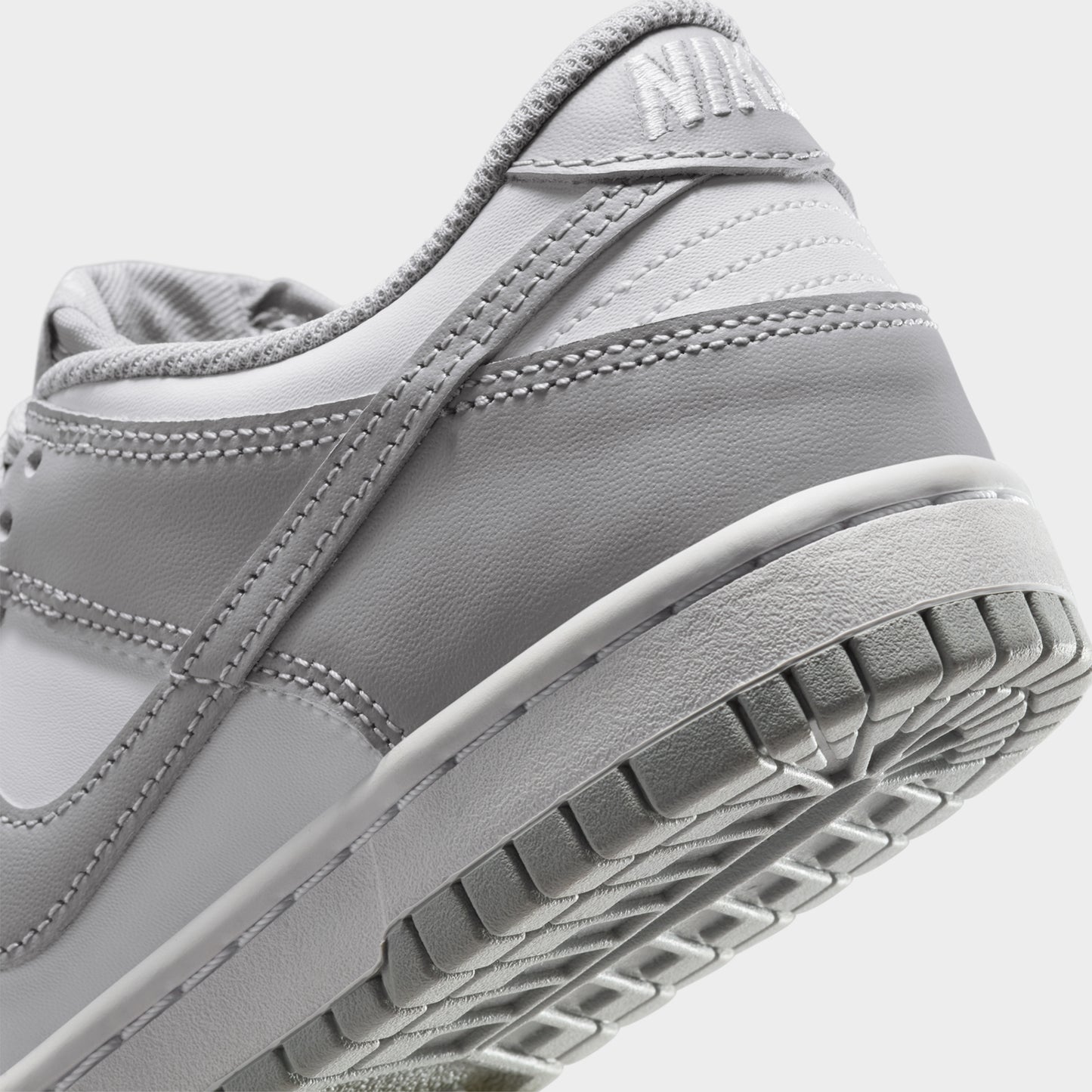 Nike Dunk GS Blanc / Gris fumé clair - Blanc