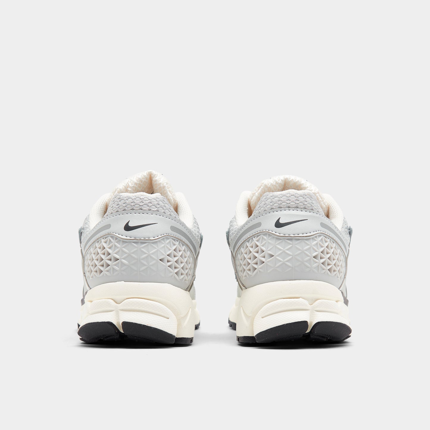 Nike Women's Zoom Vomero 5 Photon Dust / Chrome - Gridiron