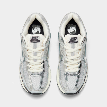 Nike Women's Zoom Vomero 5 Photon Dust / Chrome - Gridiron
