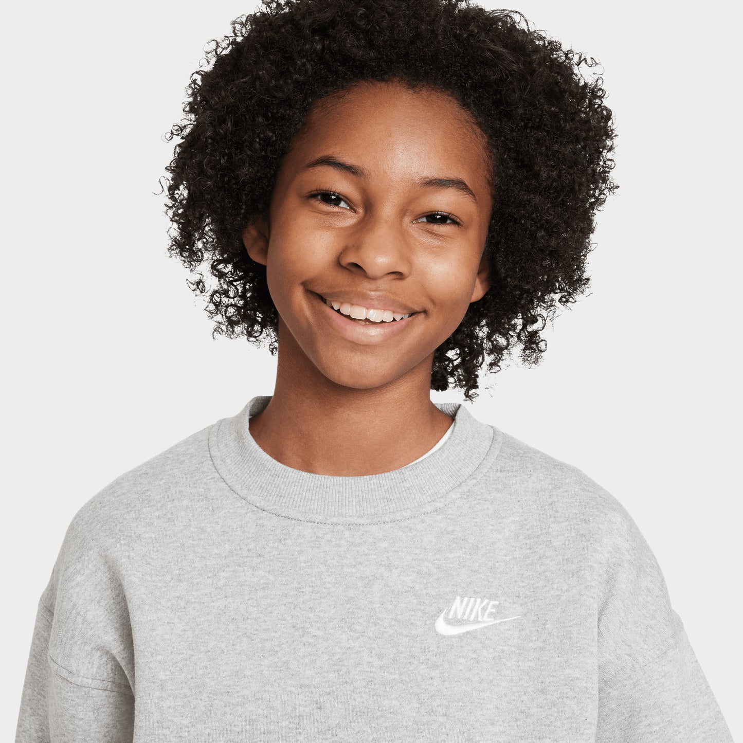 Nike Junior Club Fleece à col roulé surdimensionné pour filles Dark Grey Heather / Blanc