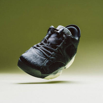 Jordan Women’s 6 Rétro Low « Noir / Noir – Noir » chaussure. Magasinez les imprimés et textures pour femmes dès maintenant chez JD Sports.