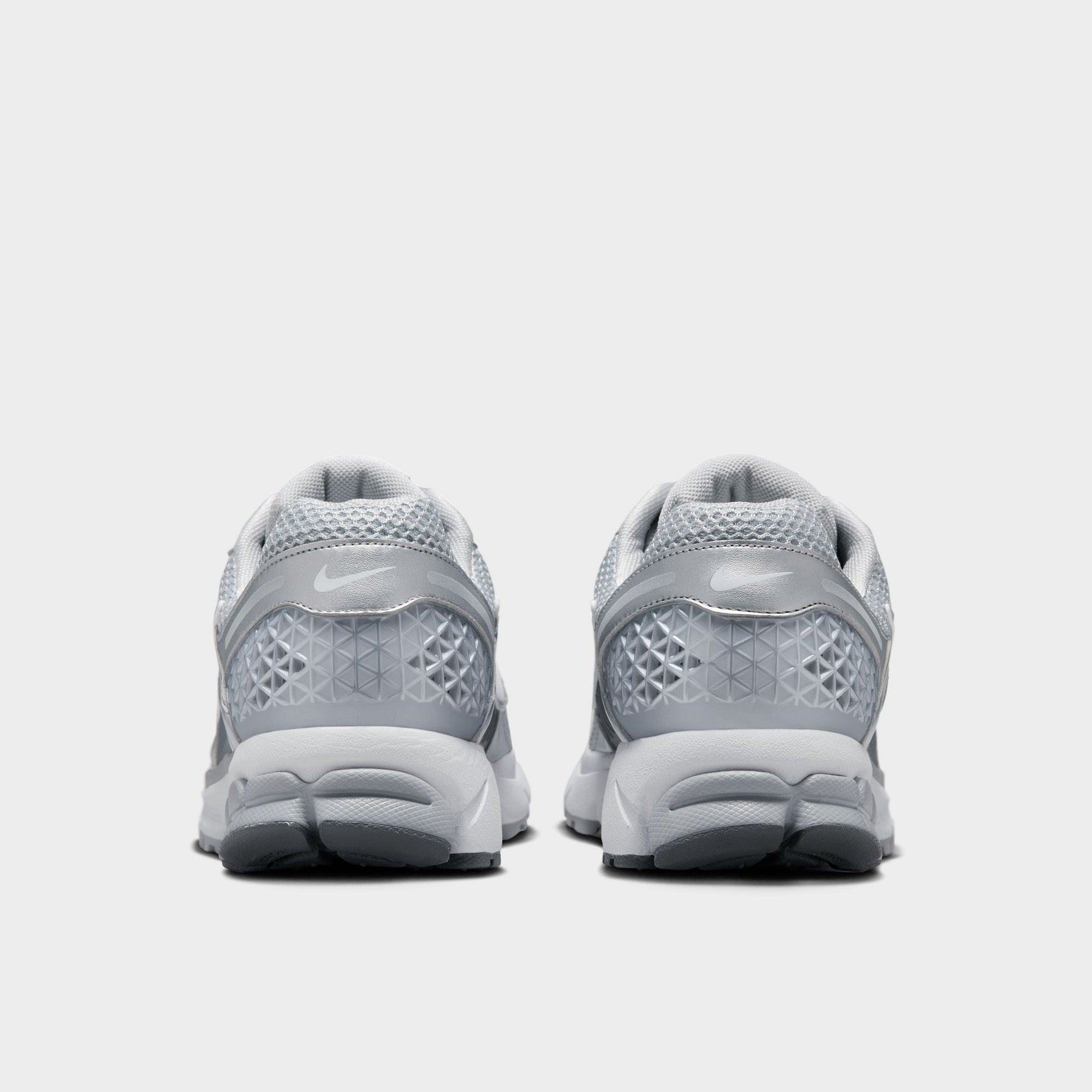 Nike Zoom Vomero 5 Wolf Grey / White - Metallic Silver – JD Sports