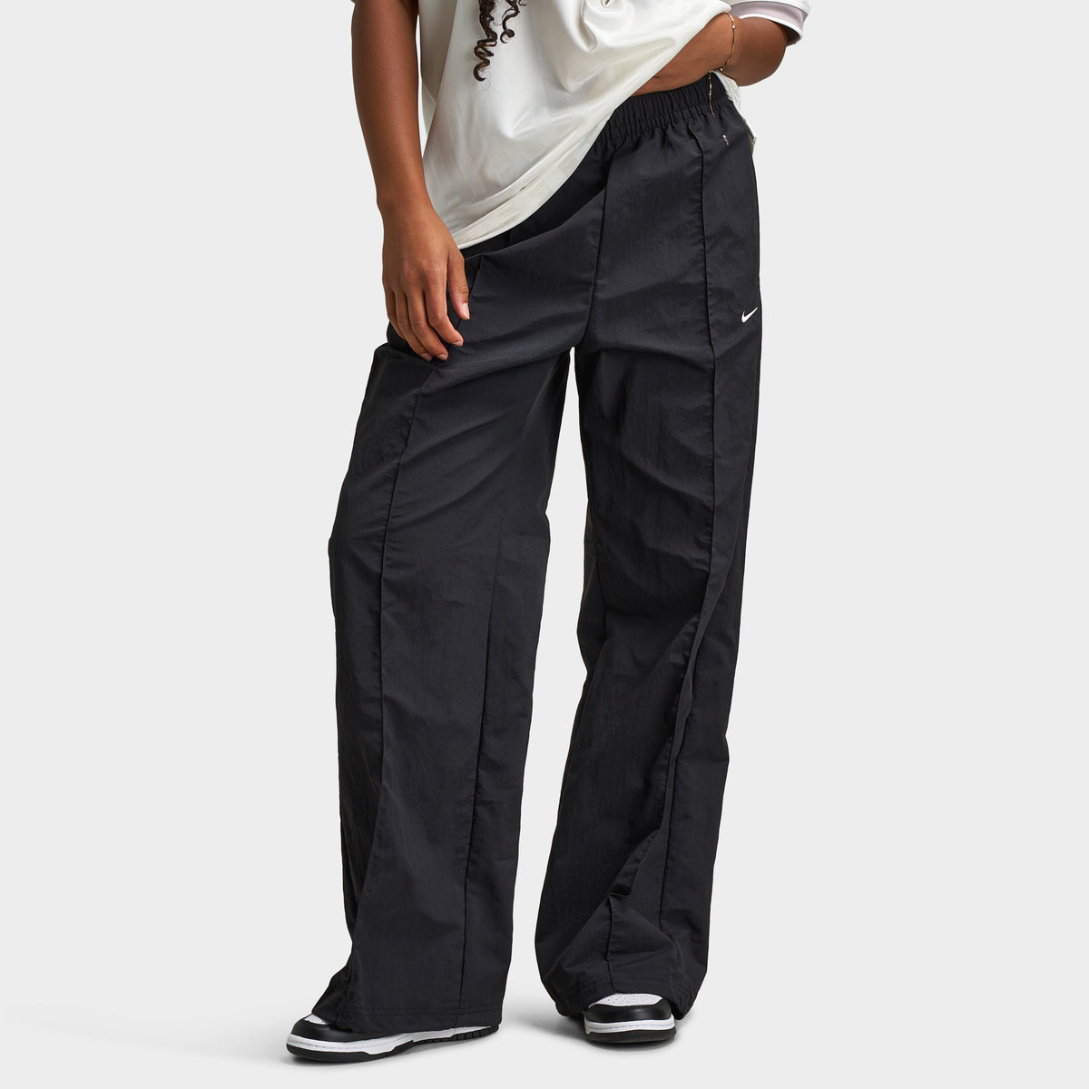 Nike Sportswear Women's Woven Mid-Rise Pants Black White – JD Sports