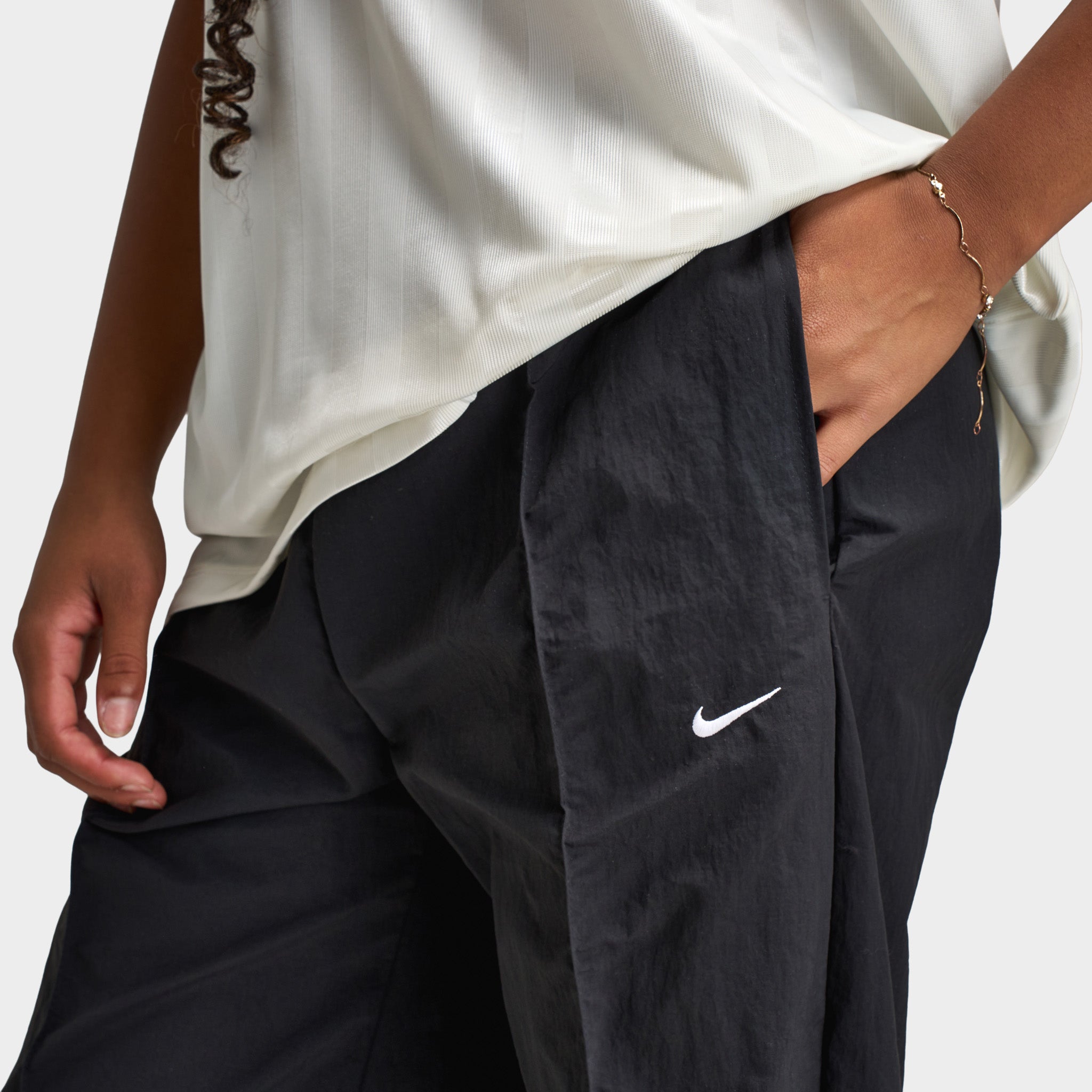 Nike Sportswear Women's Woven Mid-Rise Pants Black / White