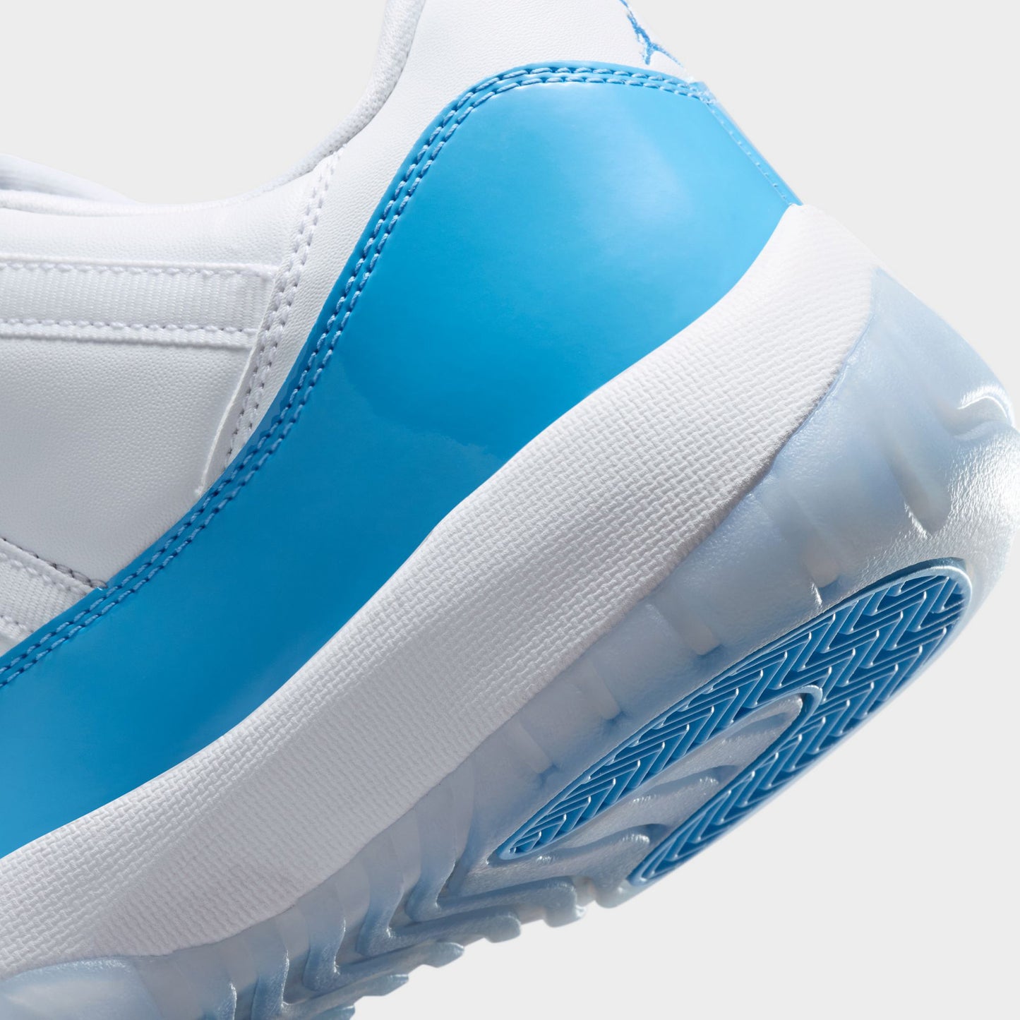 Jordan 11 Retro Low White / University Blue - Black