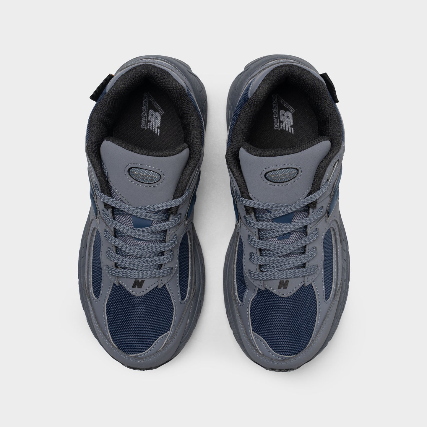 New Balance Juniors' 2002R / Dark Grey