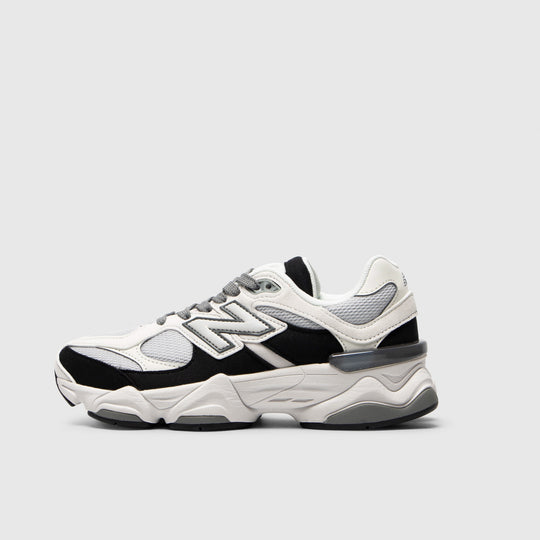 New Balance Juniors' 9060 Black / Reflection