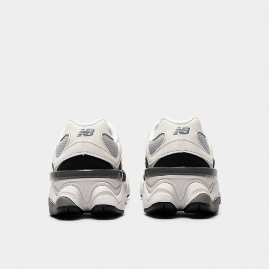 New Balance Juniors' 9060 Black / Reflection