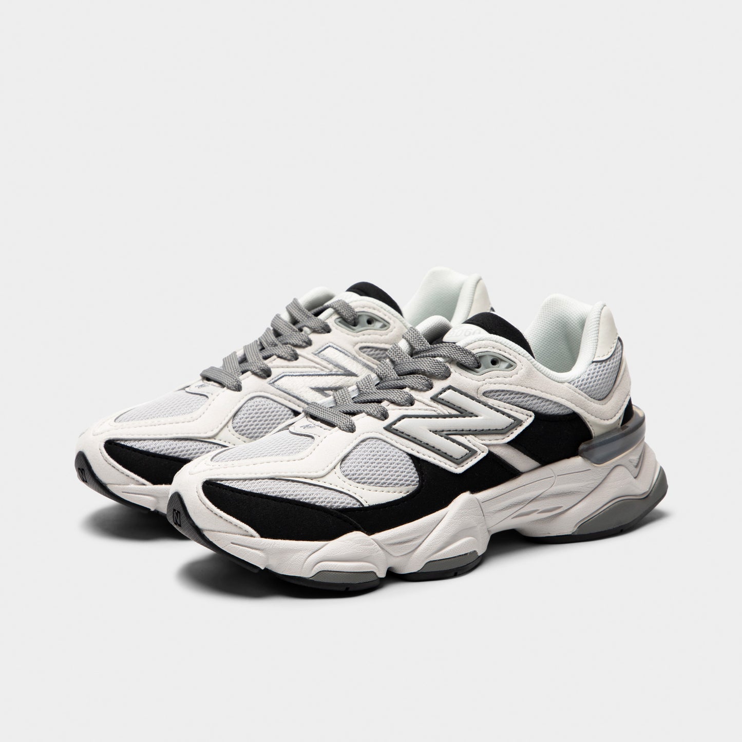 New Balance Juniors' 9060 Black / Reflection