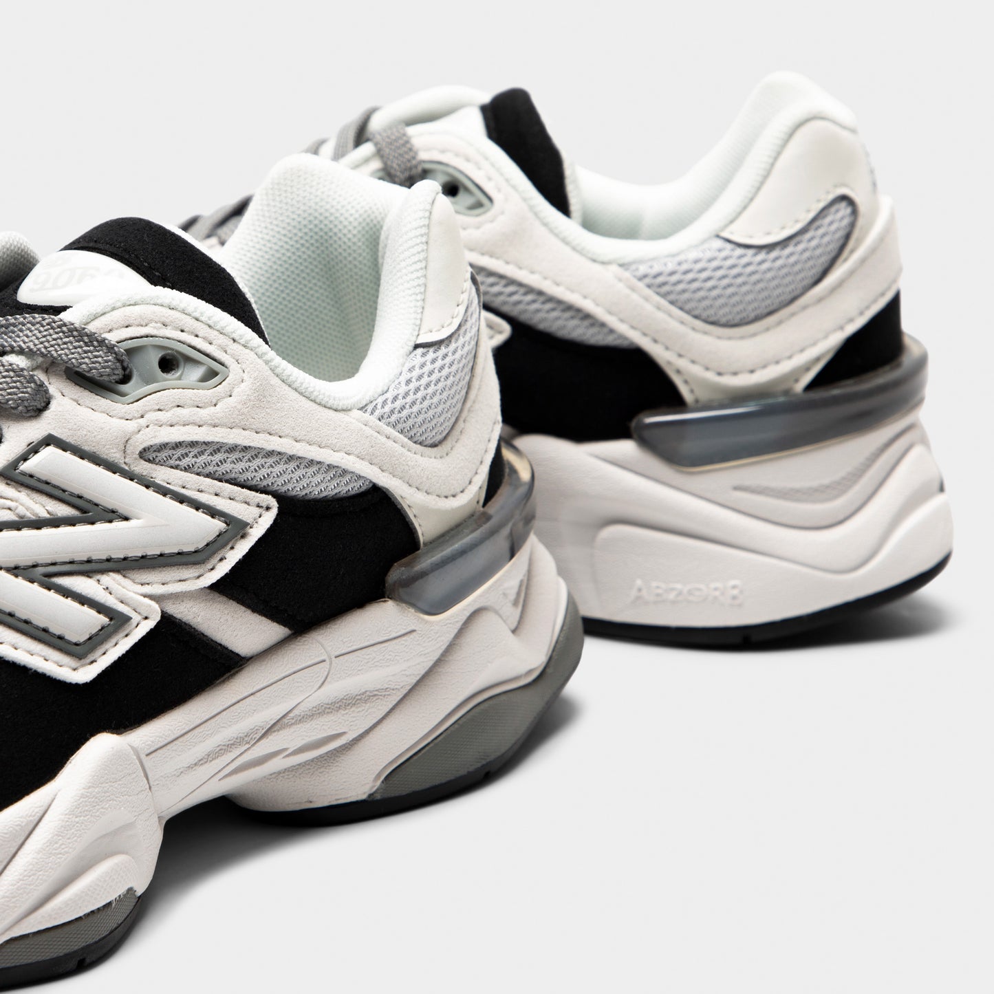 New Balance Juniors' 9060 Black / Reflection