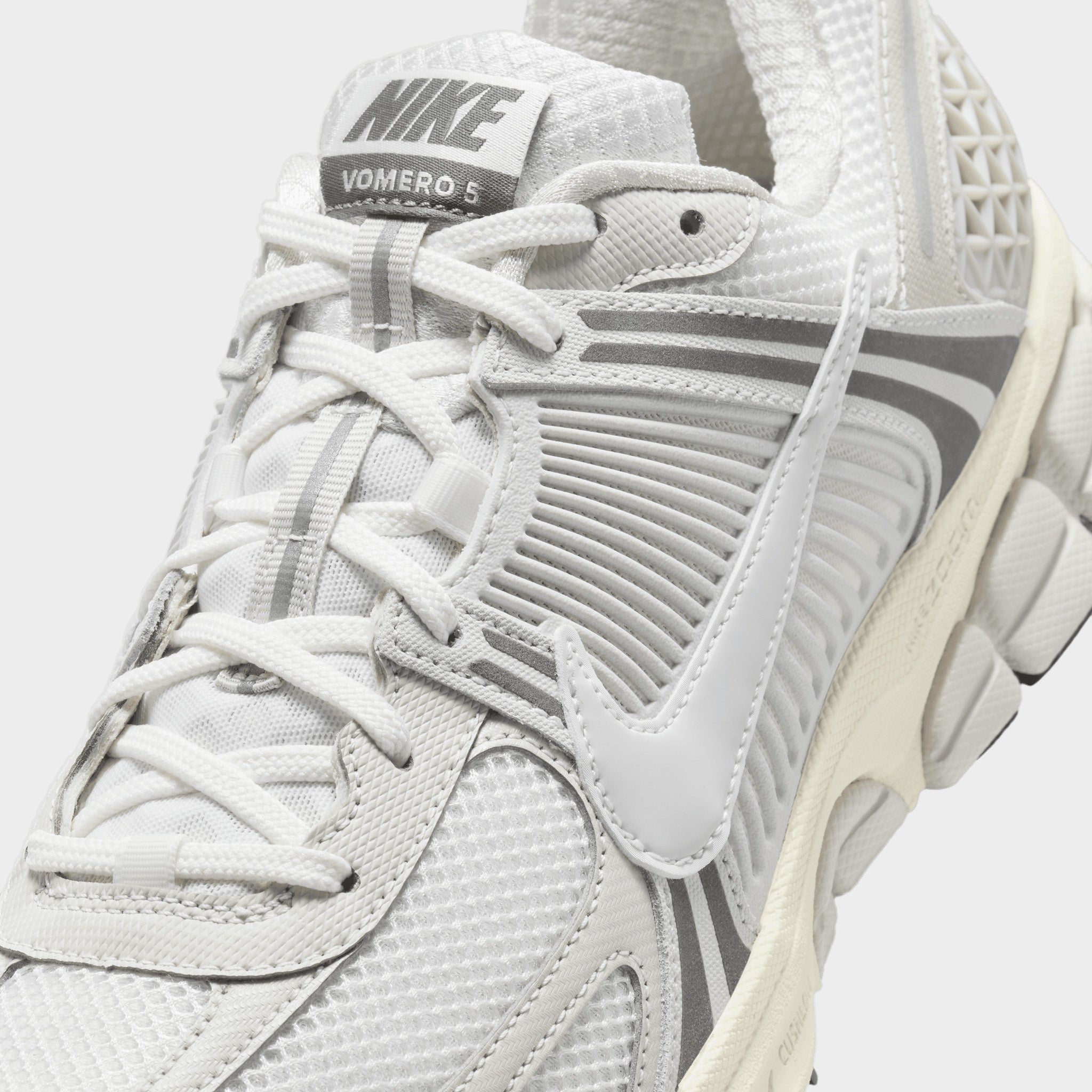Nike Zoom Vomero 5 Platinum Tint / Photon Dust - Cashmere Nike Zoom Vomero 5 Platinum Tint / Photon Dust - Cashmere