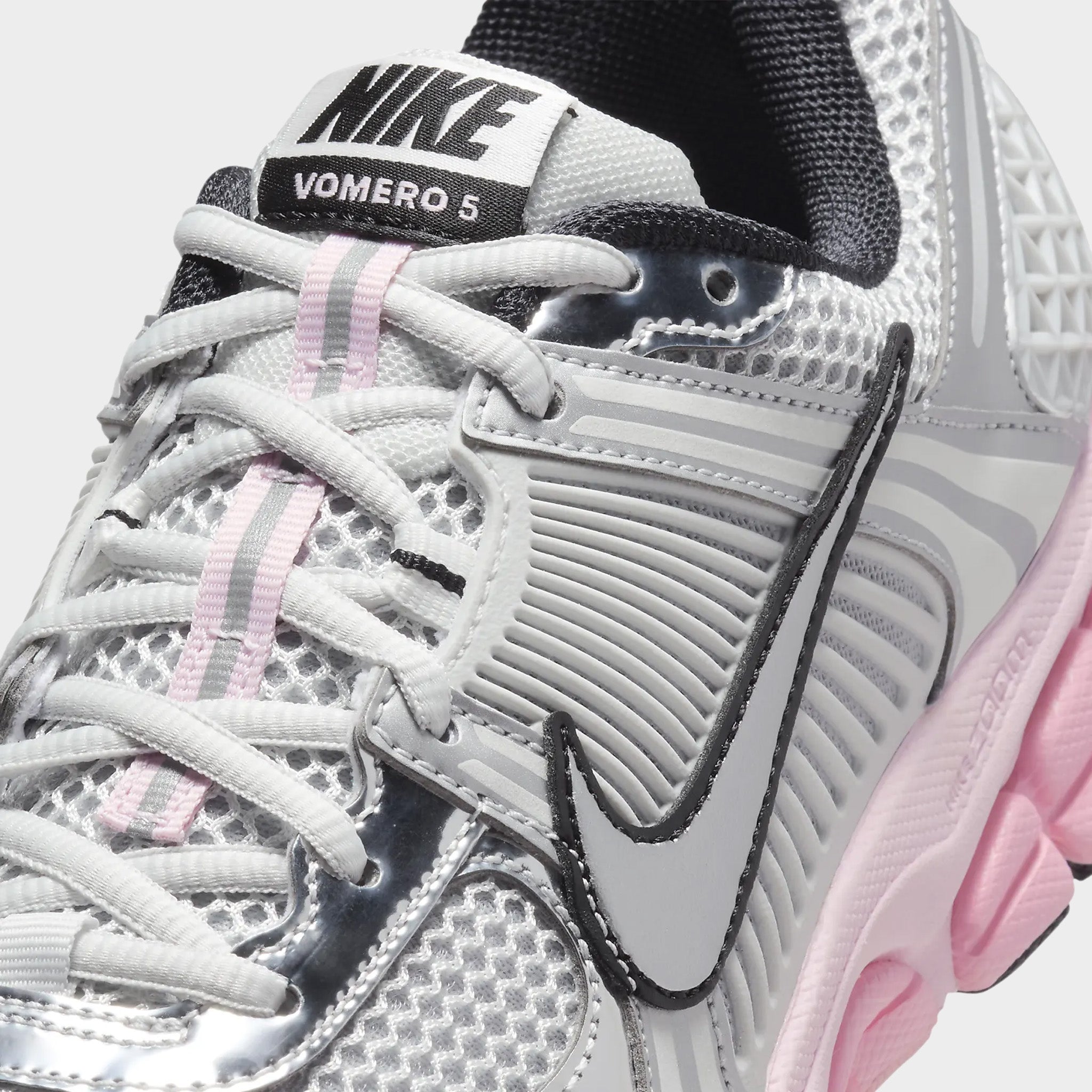 桜。未使用❕W ナイキ ZOOM VOMERO 5 29c Nike Women's Zoom Vomero 5 Photon Dust / Metallic Silver – JD Sports
