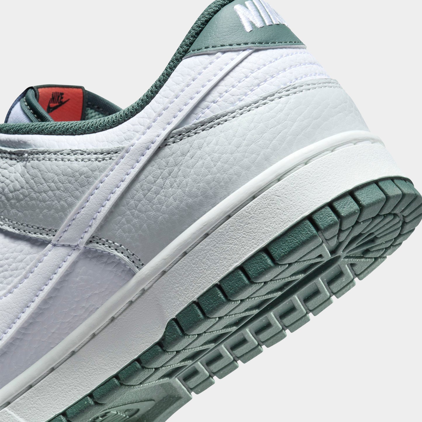 Nike Dunk Low Retro SE Photon Dust / White - Vintage Green