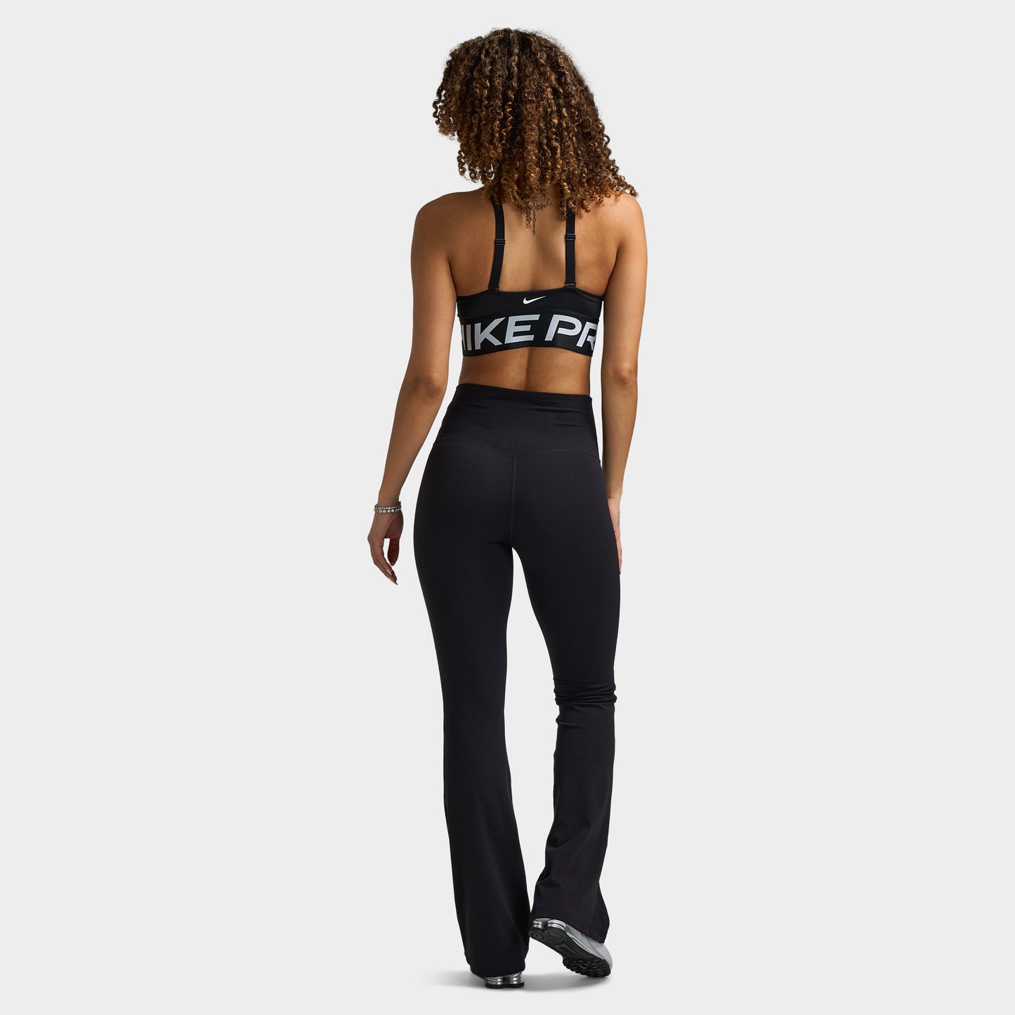 Nike Pro Femmes Indy Soutien-gorge plongeant Bold / Noir 