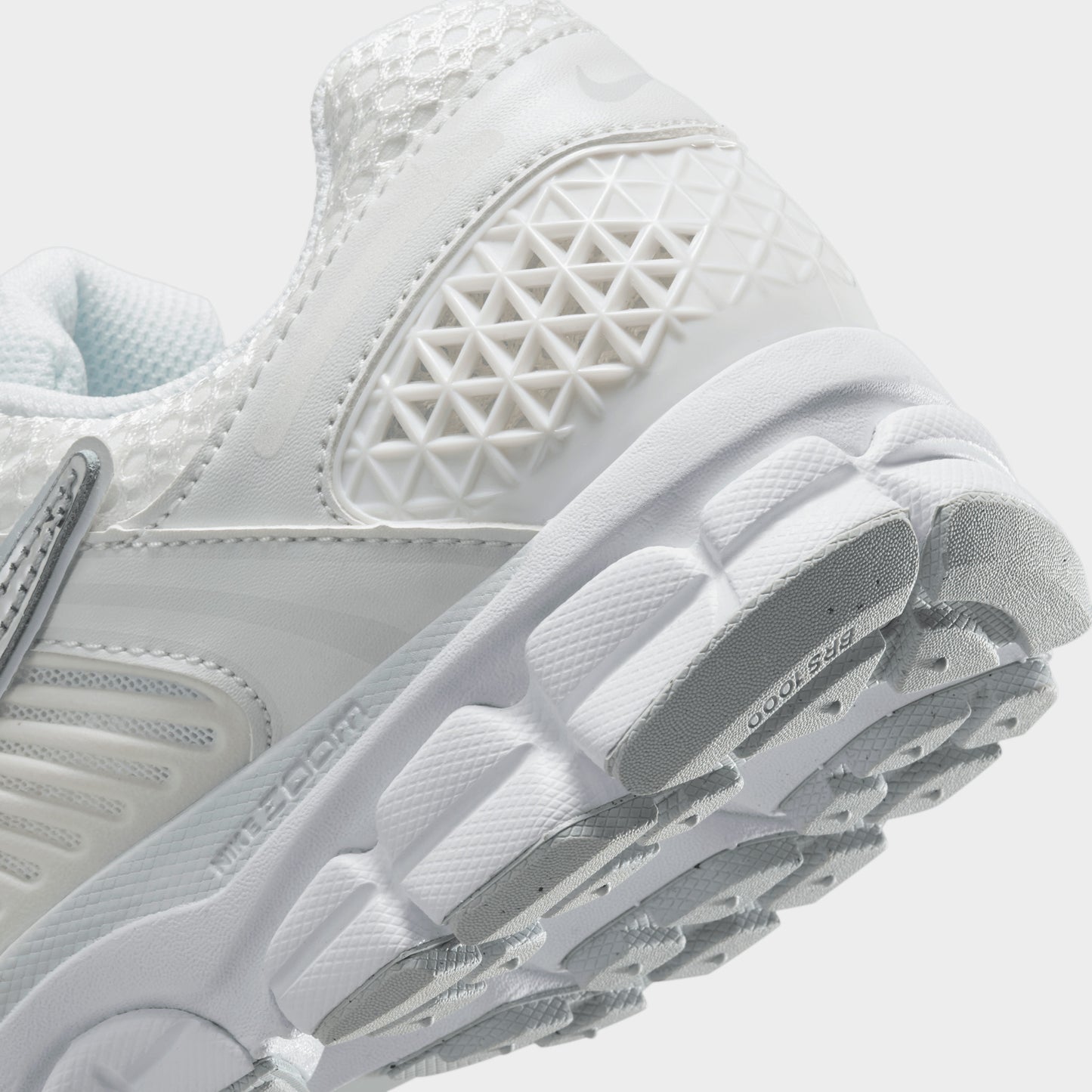 Nike Women's Zoom Vomero 5 White / Metallic Silver - Summit White