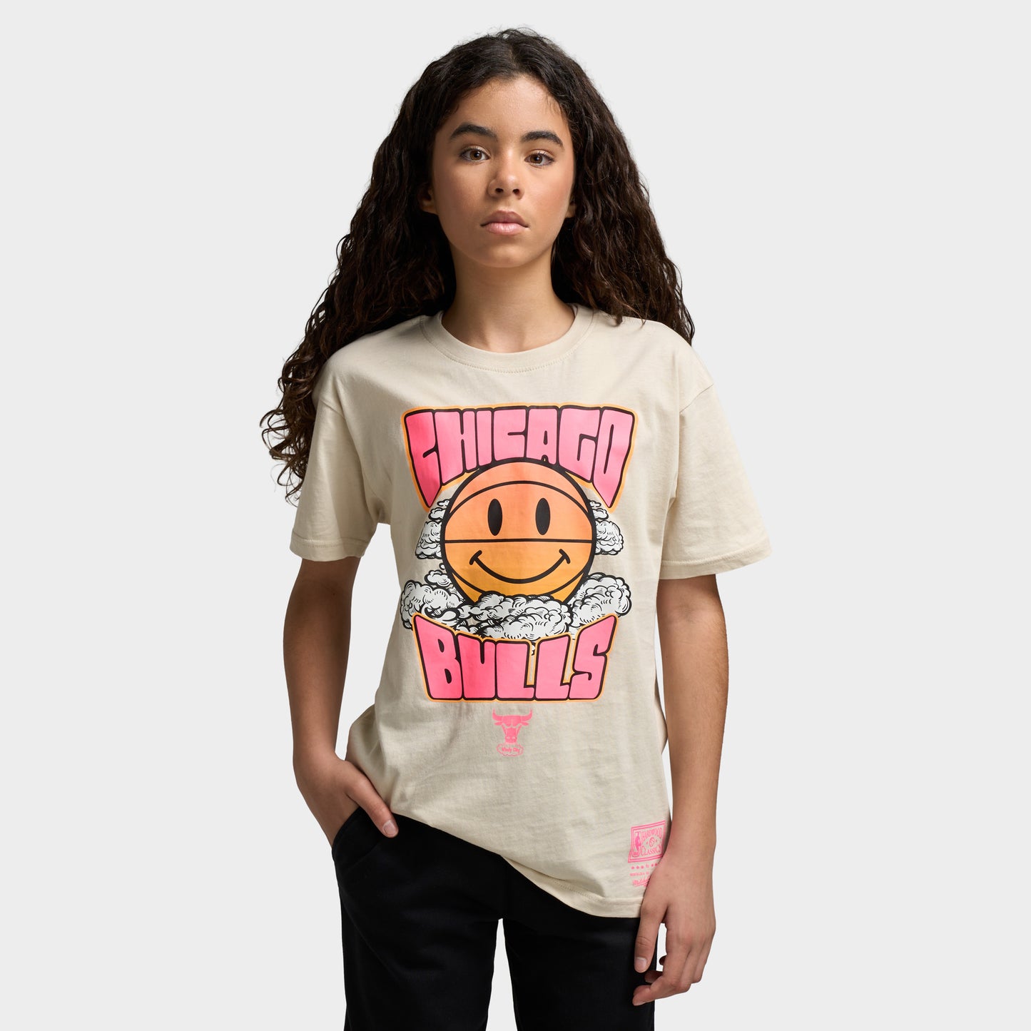Mitchell & Ness Juniors' NBA Team Emoji T-Shirt Chicago Bulls / Cream