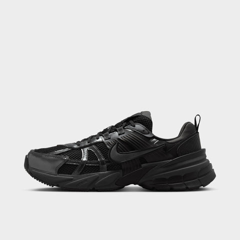 Black nikes cheap cheap