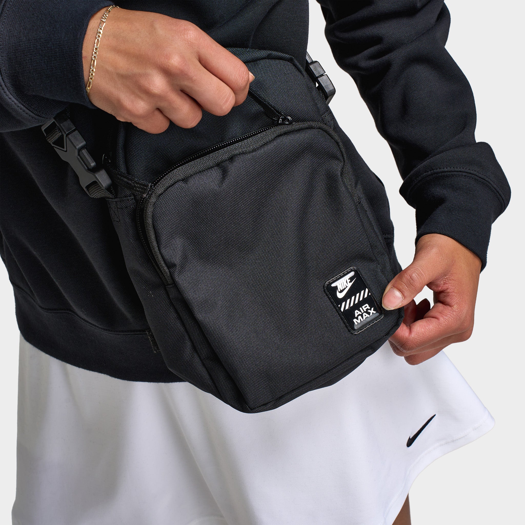 （⑧）　パック Nike Air Max Heritage Crossbody Bag / Black – JD Sports