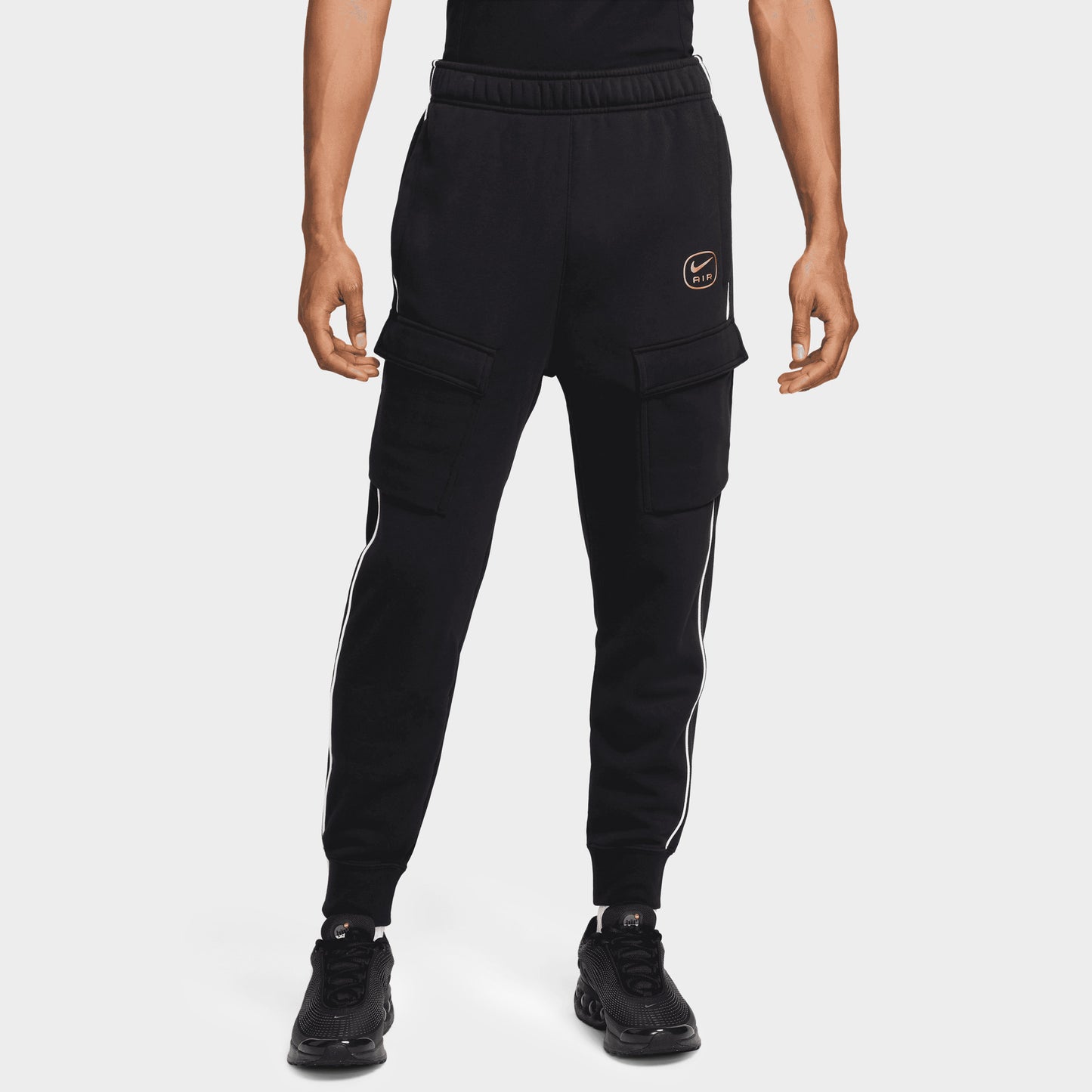 Nike Sportswear Air Max Fleece Cargo Jogger Noir / Or Métallique