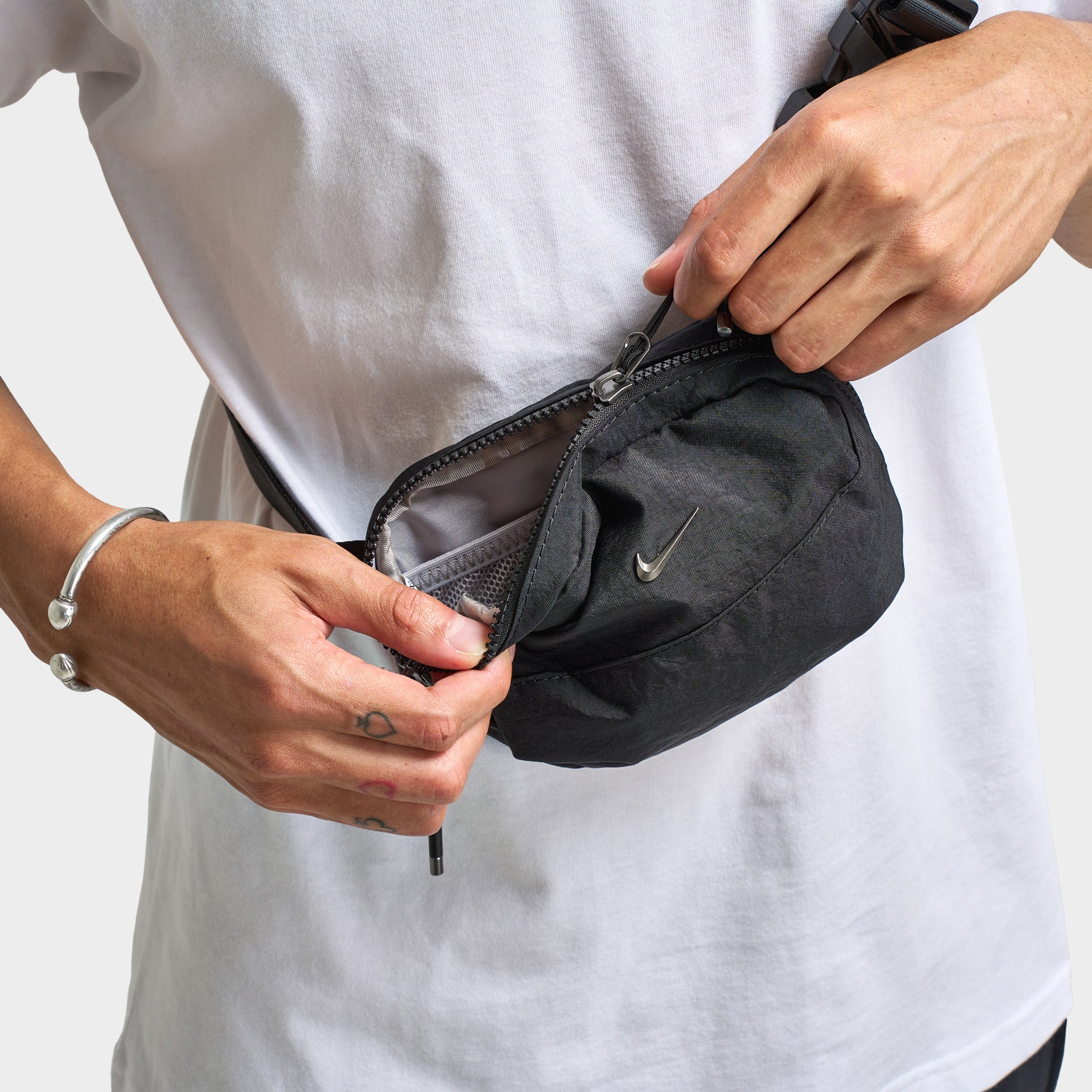 nike large capacity waist pack