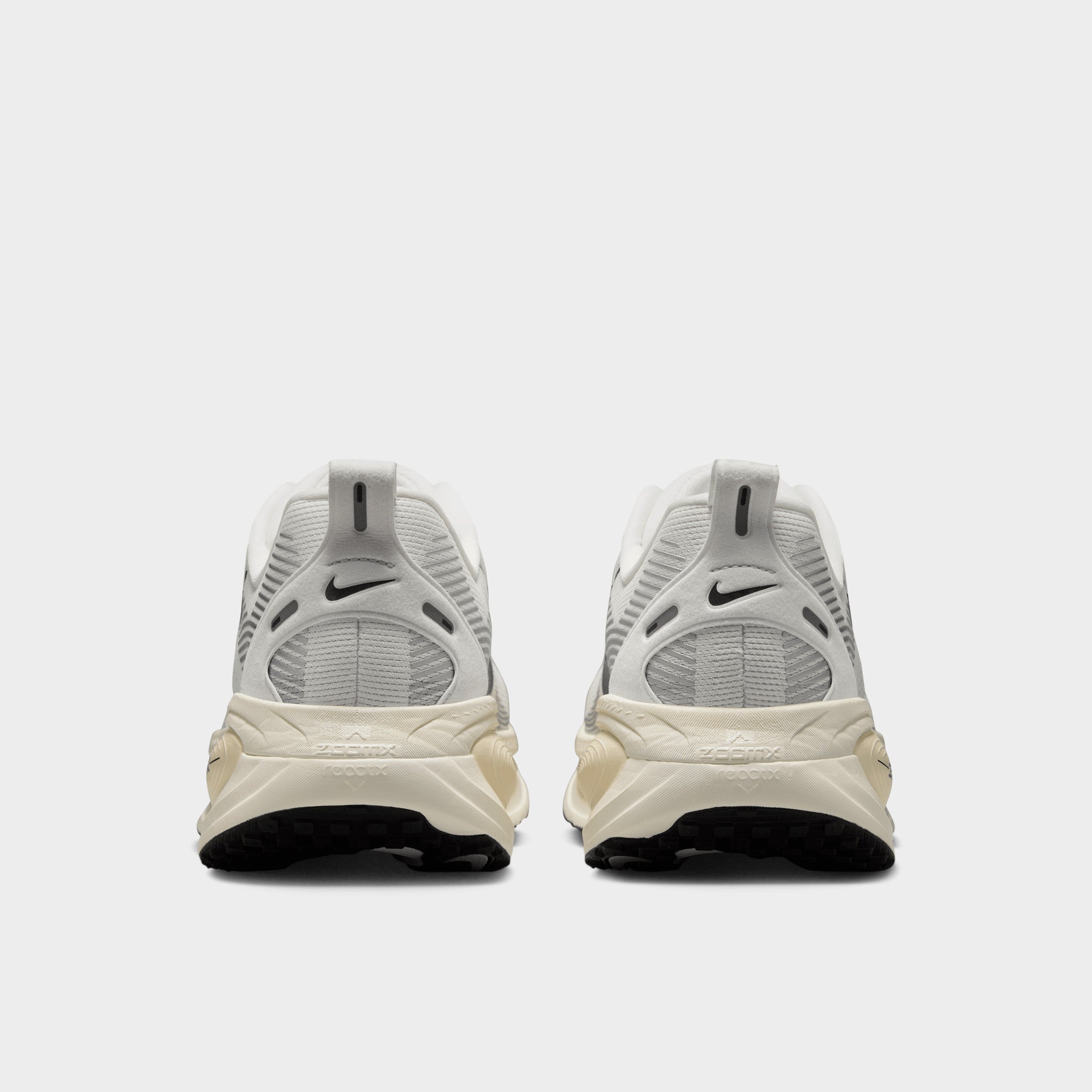 Nike Vomero 18 Summit White / Black - Coconut Milk – JD Sports