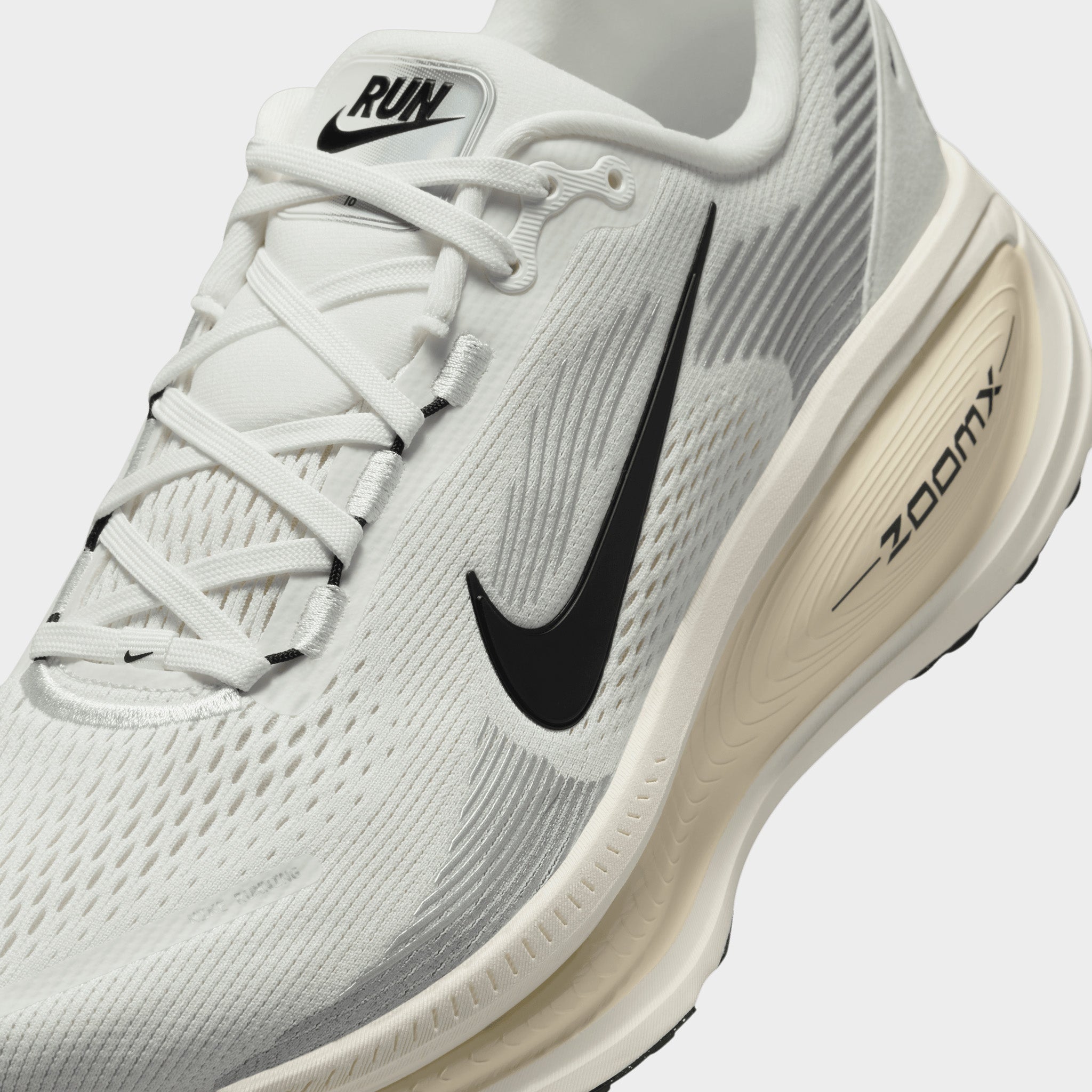 Nike Vomero 18 Summit White / Black - Coconut Milk – JD Sports