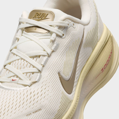 Nike Vomero 18 pour Femme Blanc Sommet / Argent Métallisé - Voile