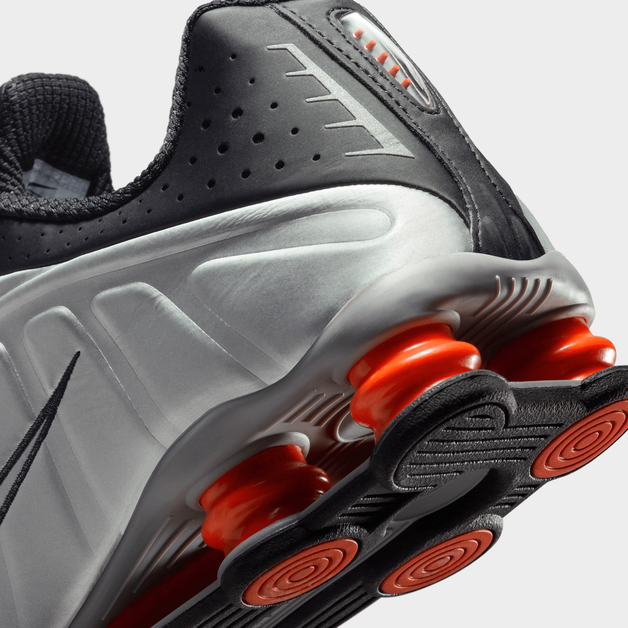 靴 Nike Shox R4 Black llic Silver 28.5 Nike Shox R4 Metallic