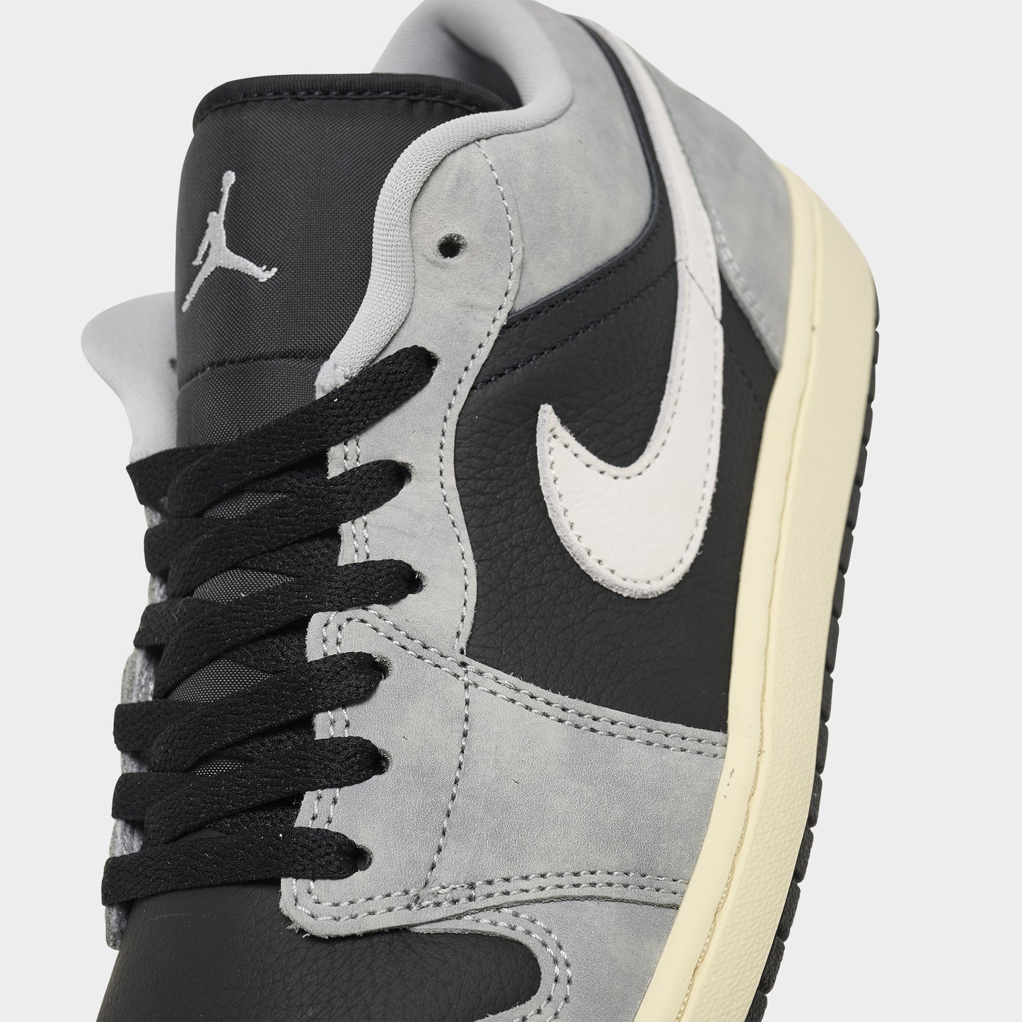 Air Jordan 1 Low SE Fumé Gris  Clair  / Noir- Voile