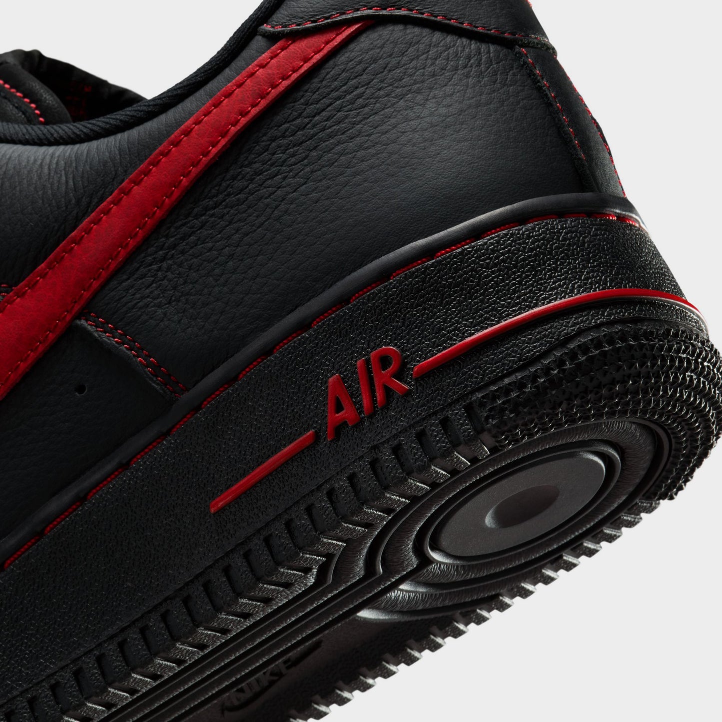 Nike Air Force Noir / Rouge