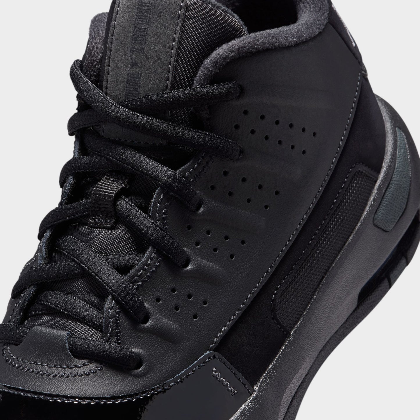 Jordan Max Aura 7 GS Black / Anthracite