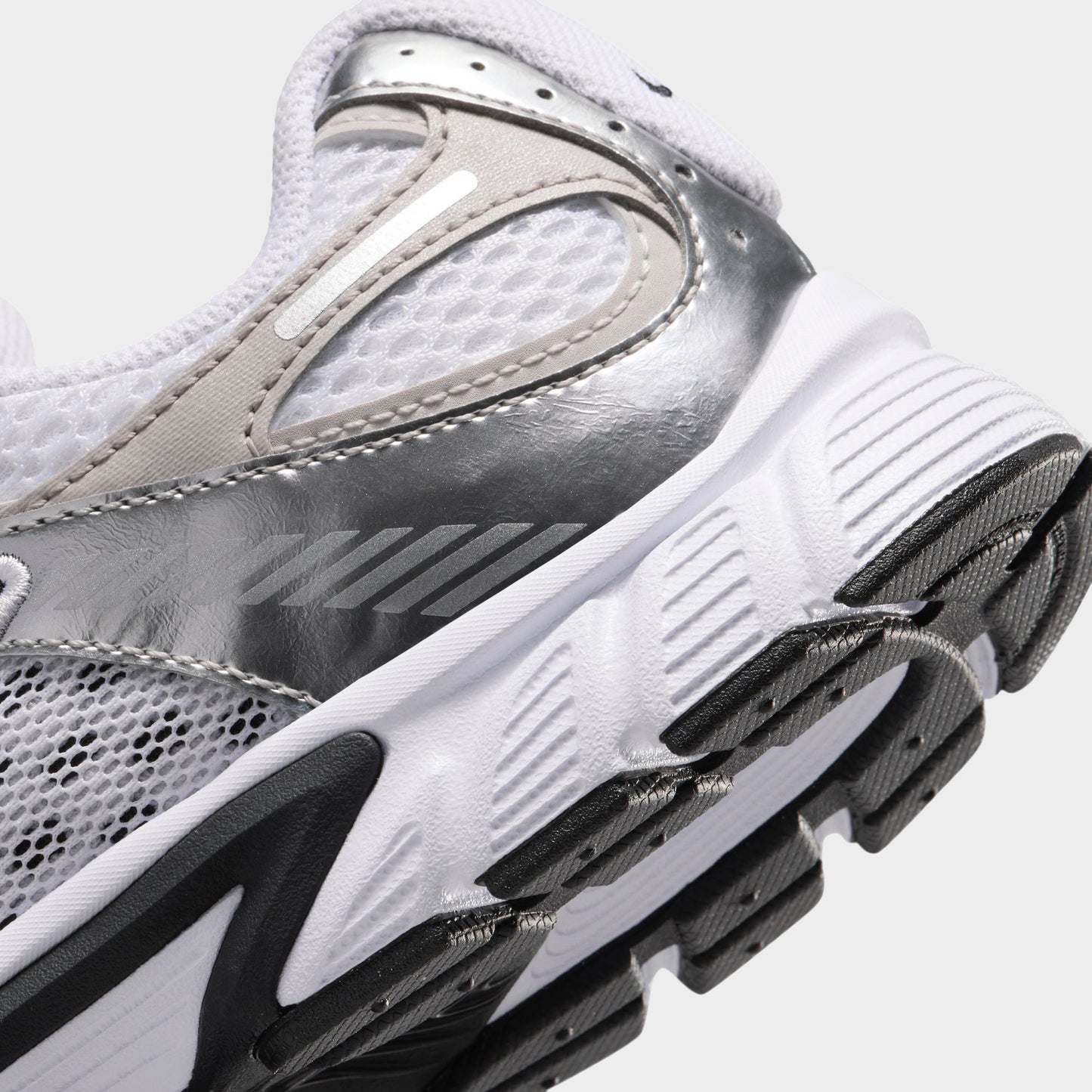 Nike V5 RNR GS Blanc / Noir - Gris vaste