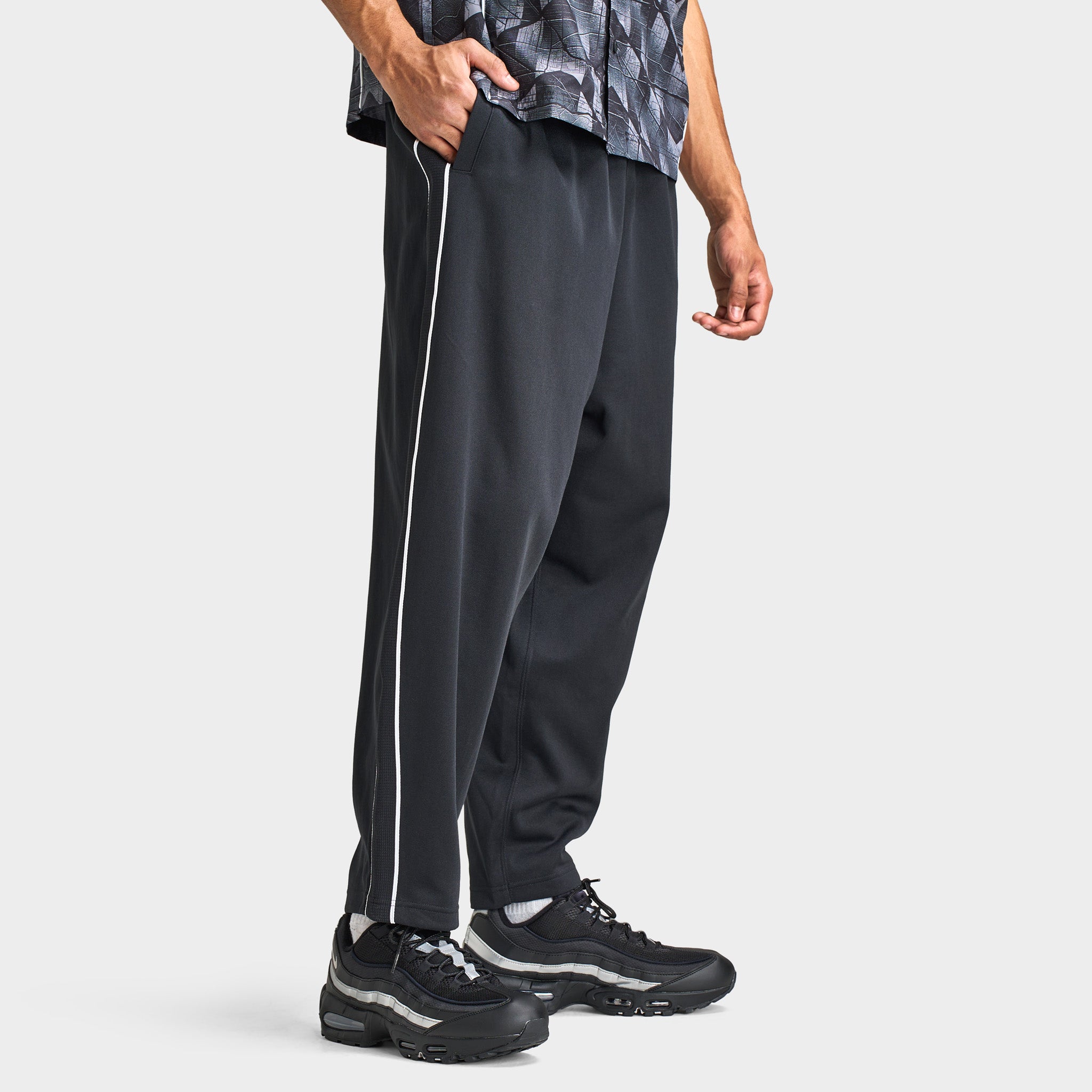 Nike Sportswear Club Oversized Knit Tracksuit Bottoms / Black – JD