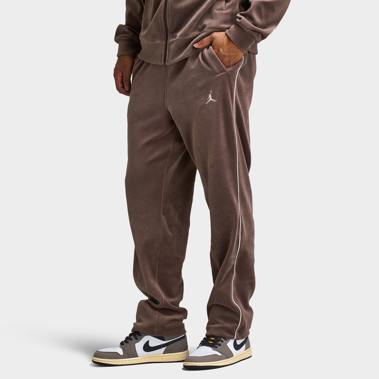 Jordan Men's Brooklyn Track Pants / Brown
