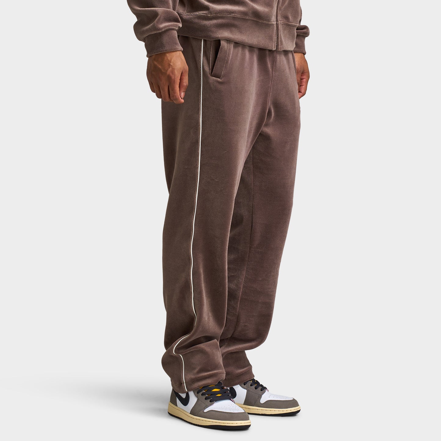 Jordan Men's Brooklyn Track Pants / Brown